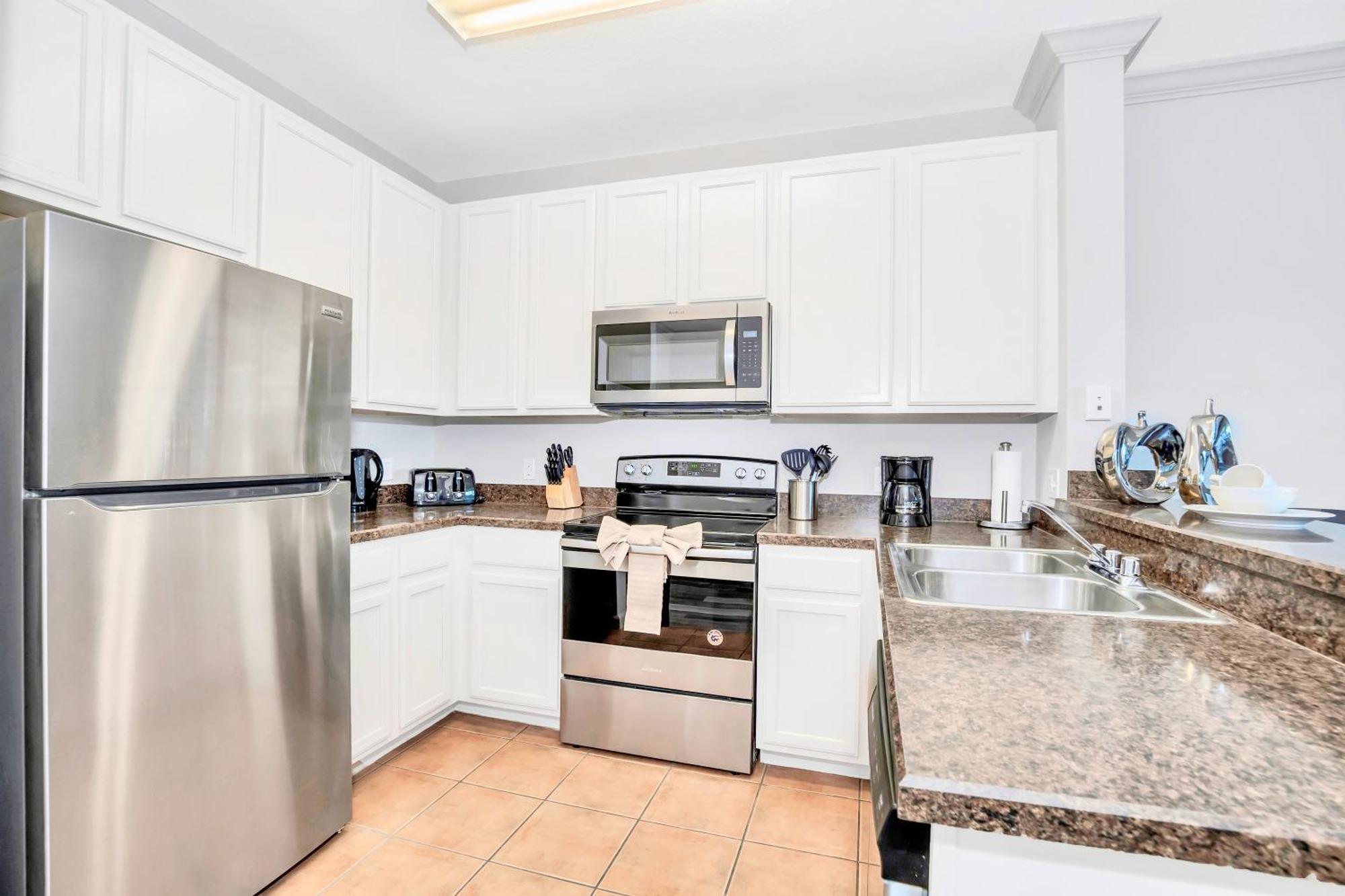Modern 3br Near - Pool And Hot Tub! *